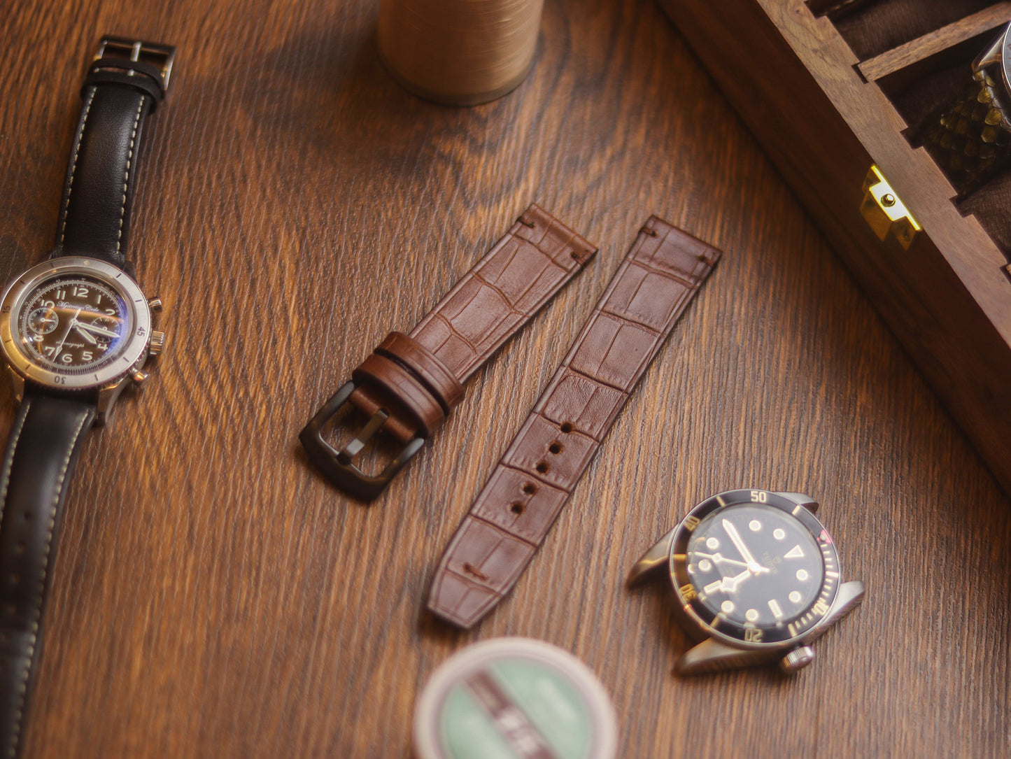 BROWN CROCO HAND-CRAFTED WATCH STRAPS - MINIMAL STITCHED U-TAIL
