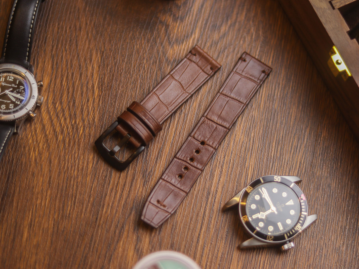 BROWN CROCO HAND-CRAFTED WATCH STRAPS - MINIMAL STITCHED U-TAIL