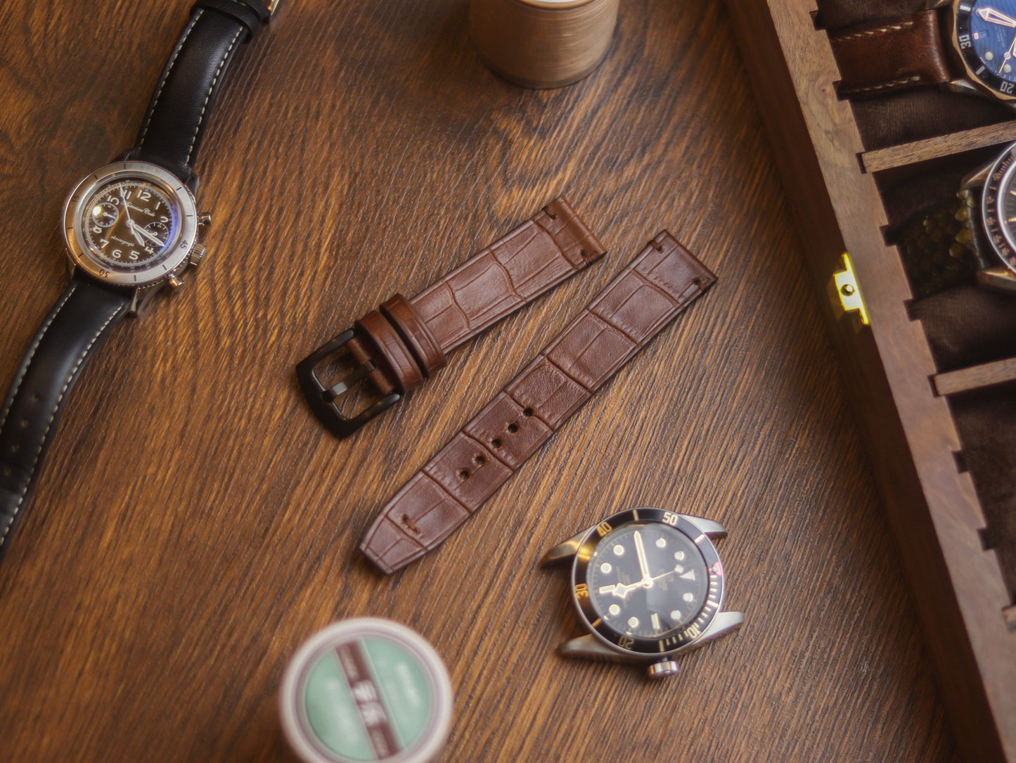 BROWN CROCO HAND-CRAFTED WATCH STRAPS - MINIMAL STITCHED U-TAIL