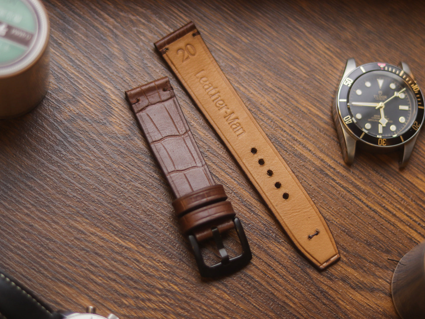 BROWN CROCO HAND-CRAFTED WATCH STRAPS - MINIMAL STITCHED U-TAIL