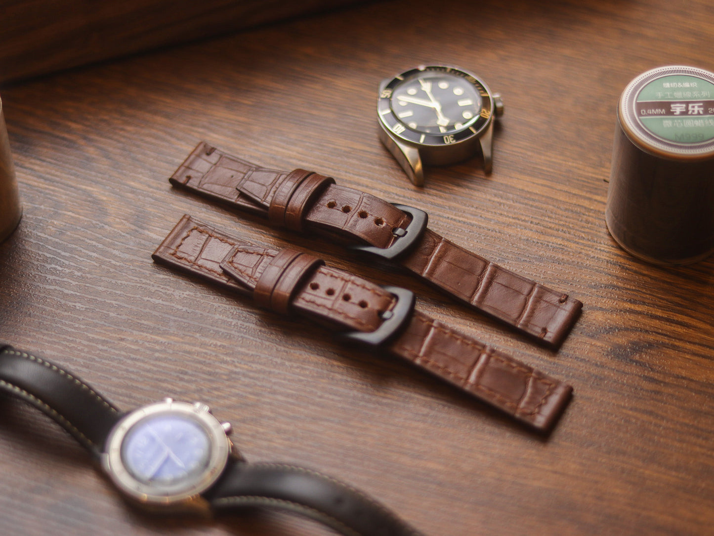 BROWN CROCO HAND-CRAFTED WATCH STRAPS - MINIMAL STITCHED U-TAIL