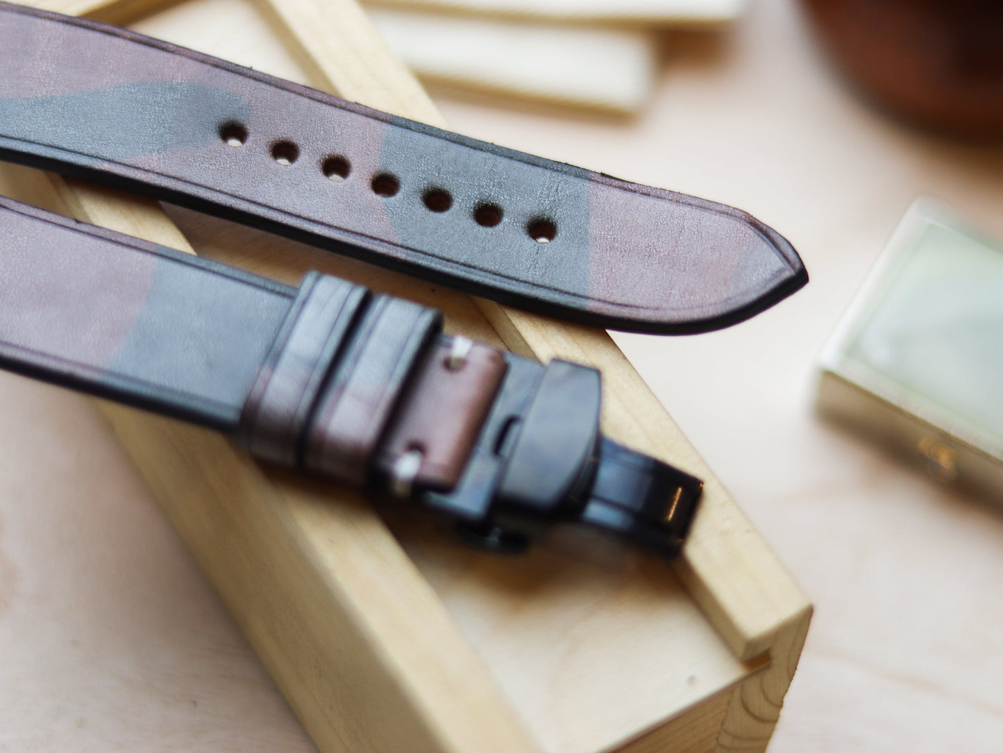 ITALIAN WAXED CAMOUFLAGE HAND-CRAFTED STRAPS MINIMAL STITCHED - COFFEE BROWN