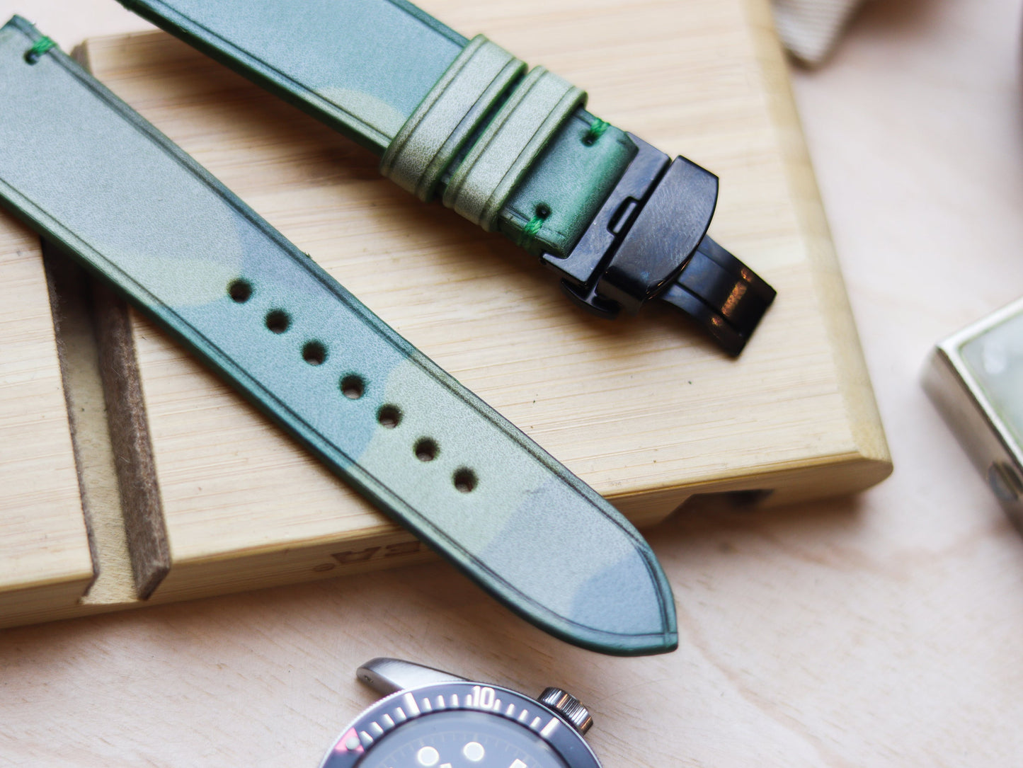 ITALIAN WAXED CAMOUFLAGE HAND-CRAFTED STRAPS MINIMAL STITCHED - MILITARY LIME GREEN