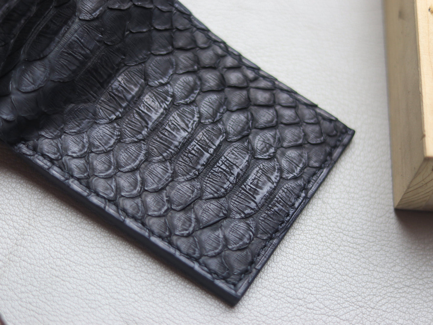 LARSON - RAVEN BLACK PYTHON SKIN