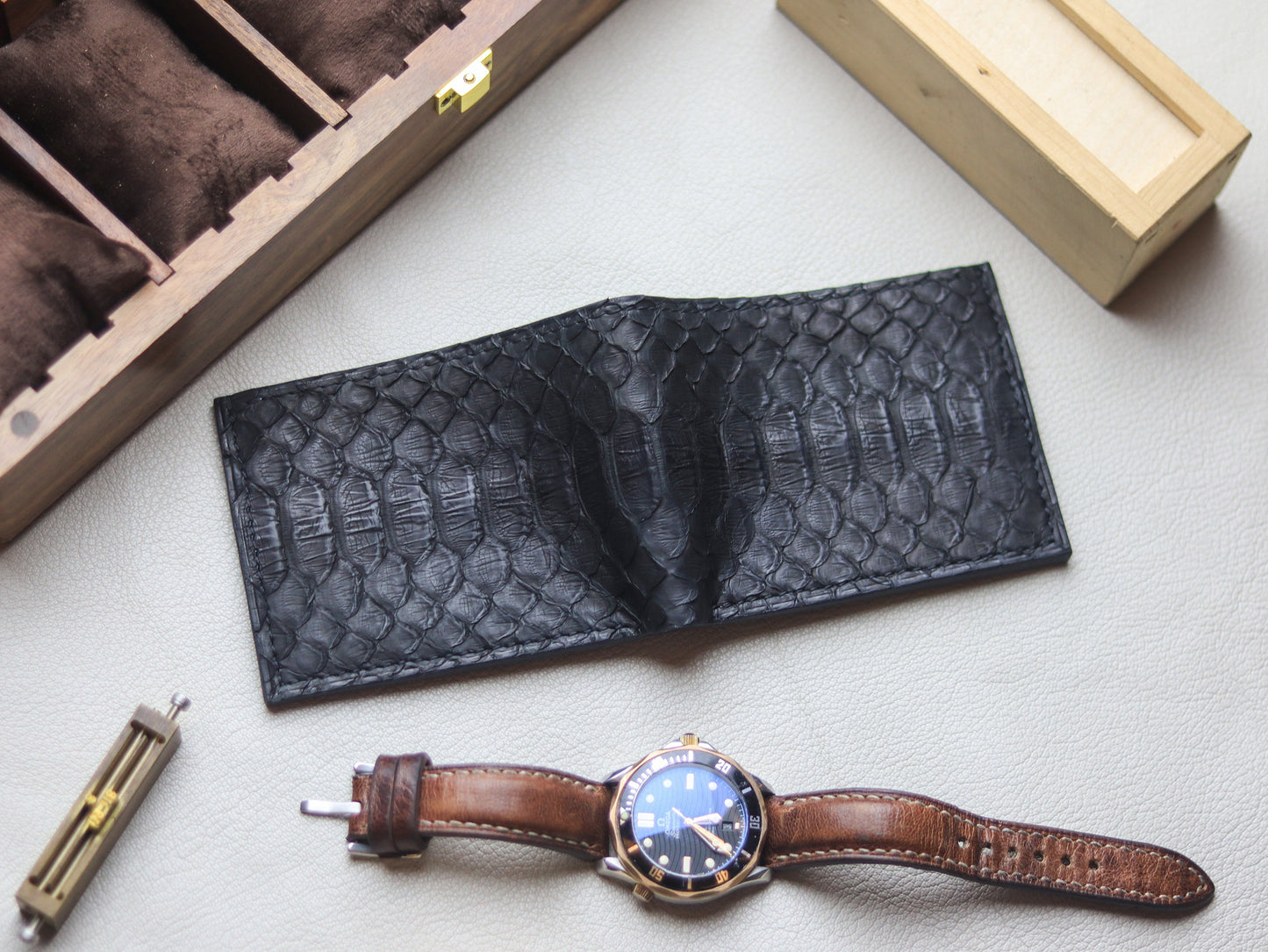 LARSON - RAVEN BLACK PYTHON SKIN