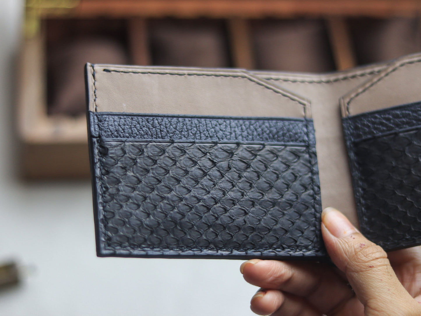 LARSON - RAVEN BLACK PYTHON SKIN