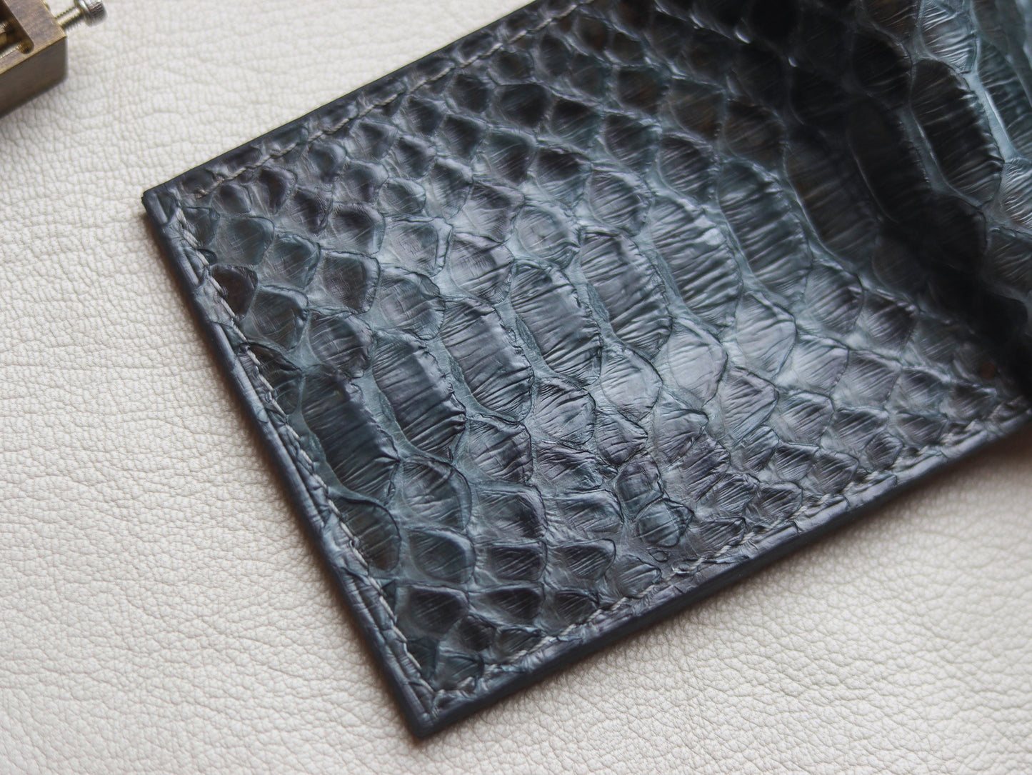LARSON - IRIDIUM GRAY PYTHON SKIN