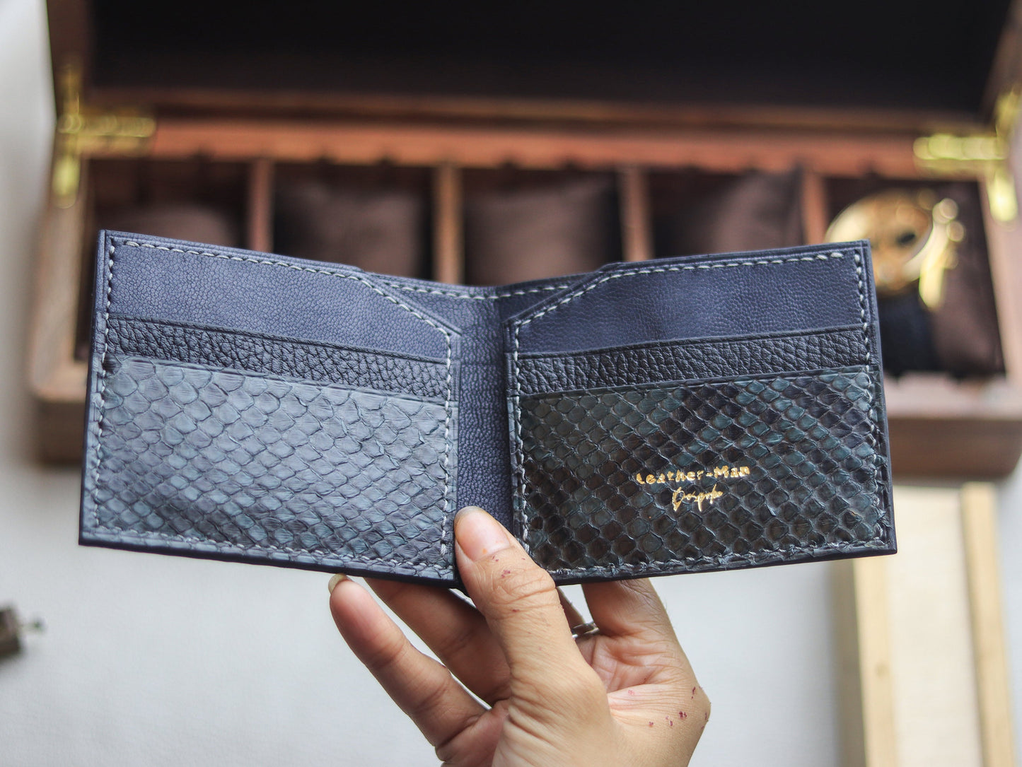 LARSON - IRIDIUM GRAY PYTHON SKIN