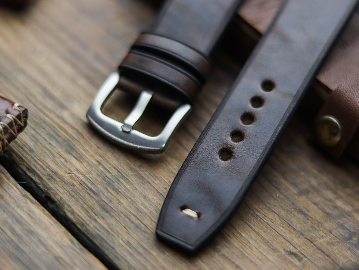 WALNUT BROWN HAND-CRAFTED WATCH STRAPS - MINIMAL STITCHED