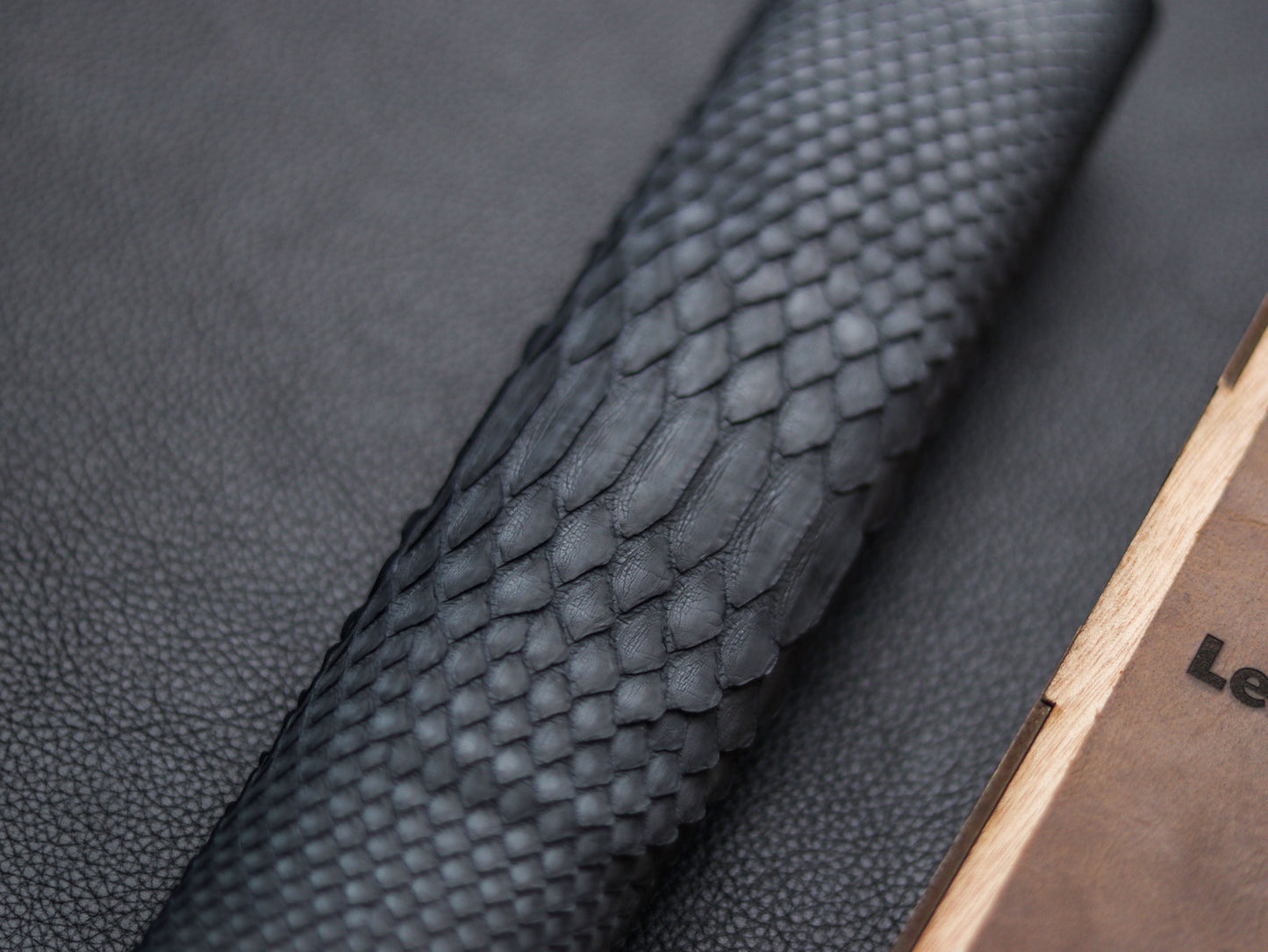 ARTEMUS - BIFOLD WALLET SLATE GRAY PYTHON SKIN