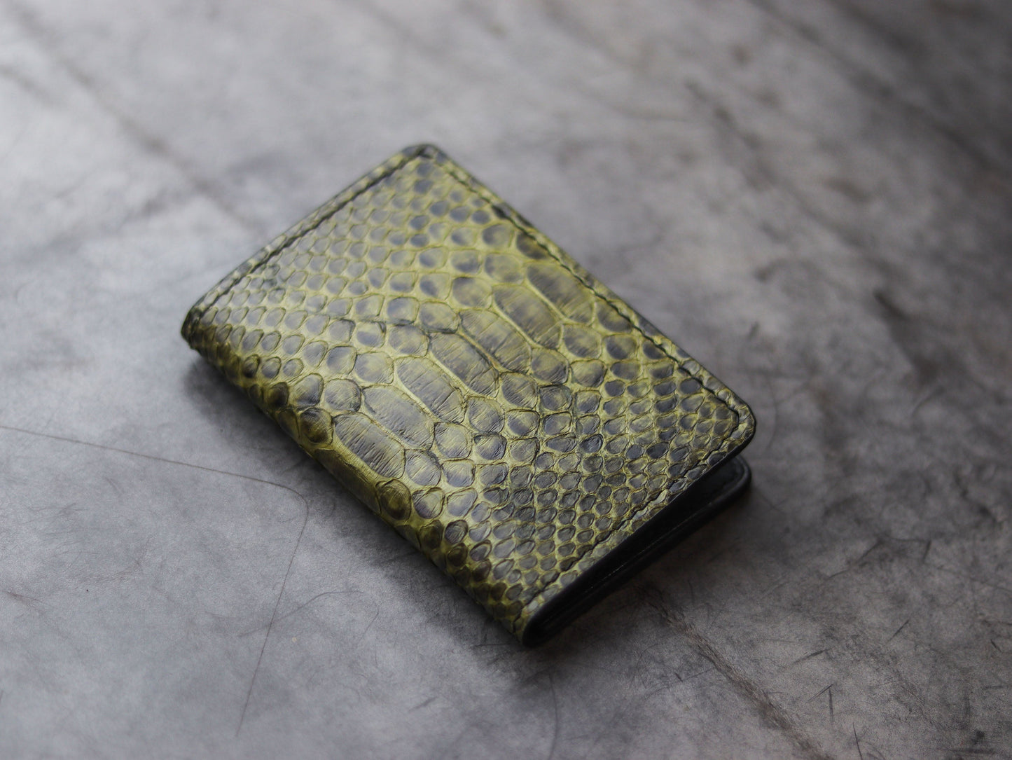 \ARTEMUS - BIFOLD WALLET JUNIPER GREEN PYTHON SKIN
