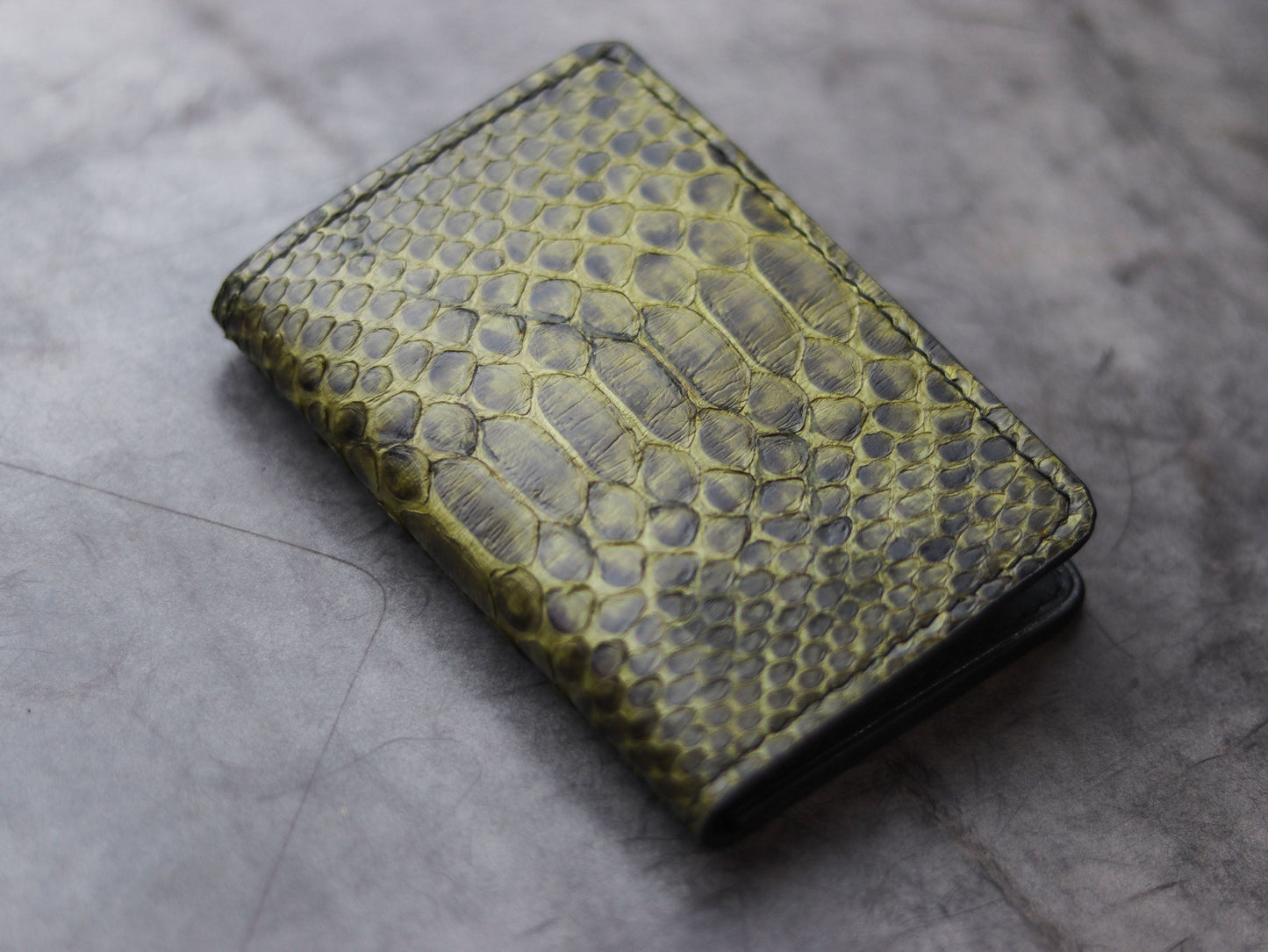 \ARTEMUS - BIFOLD WALLET JUNIPER GREEN PYTHON SKIN