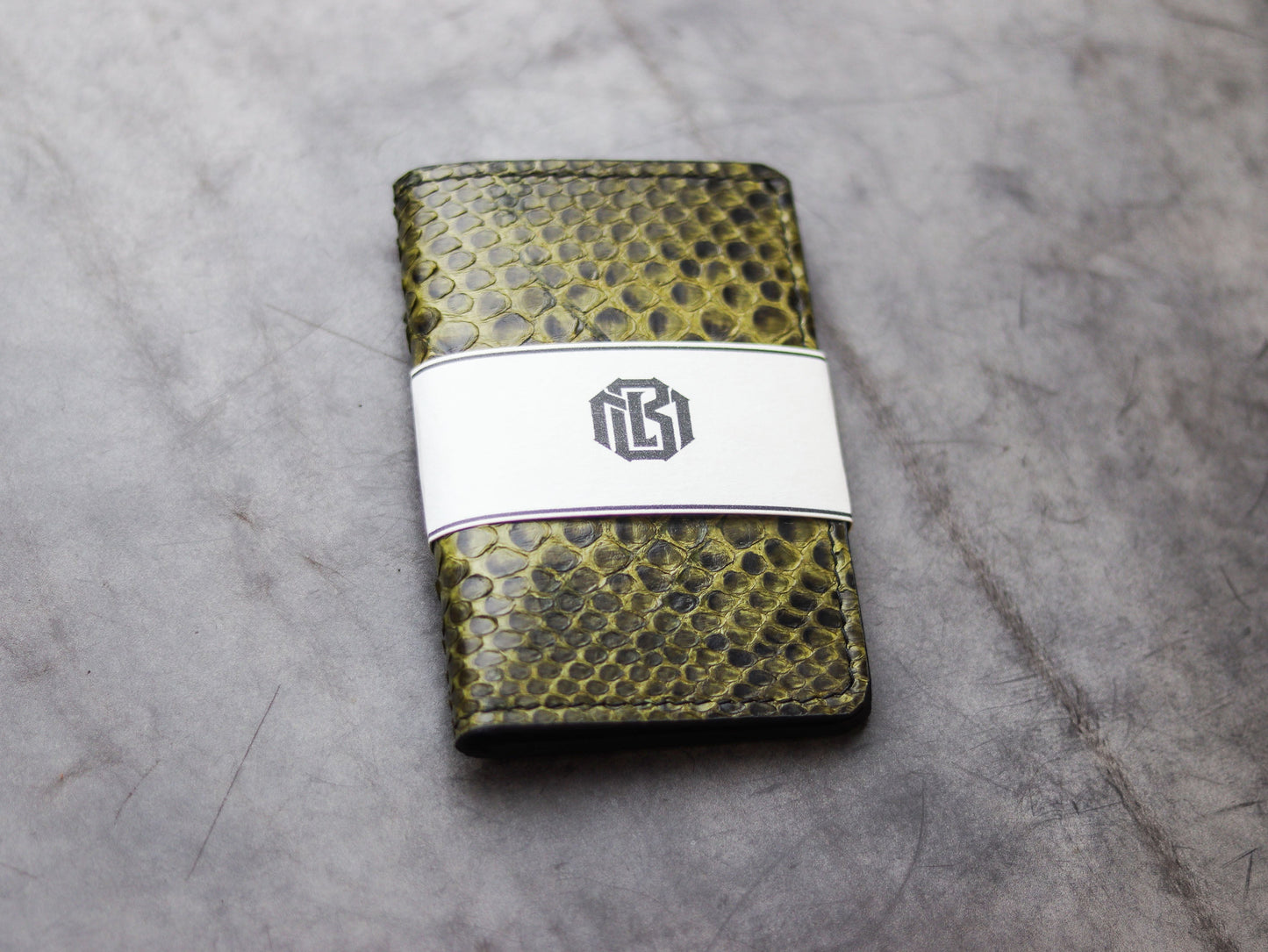 \ARTEMUS - BIFOLD WALLET JUNIPER GREEN PYTHON SKIN
