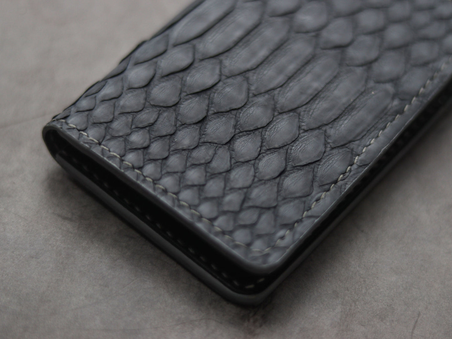 ARTEMUS - BIFOLD WALLET SLATE GRAY PYTHON SKIN
