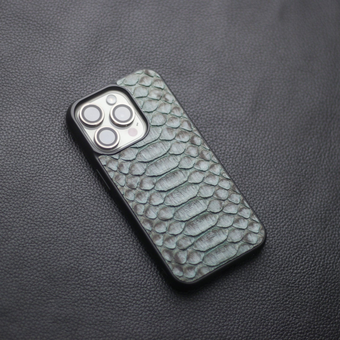 IRIDIUM GRAY PYTHON SKIN PHONE CASE (CENTER SCALES)
