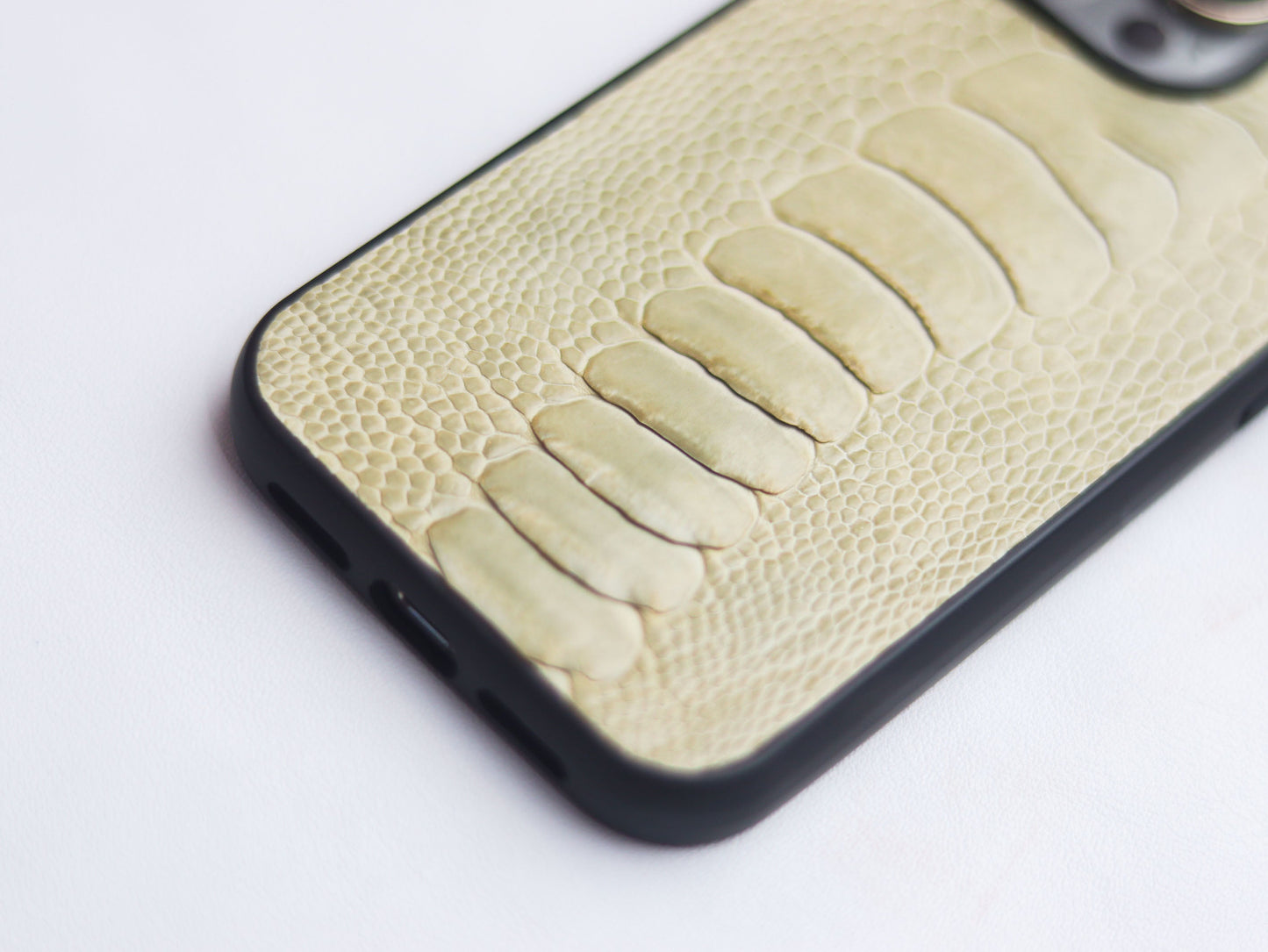 PARCHMENT BIEGE OSTRICH LEG SKIN PHONE CASE