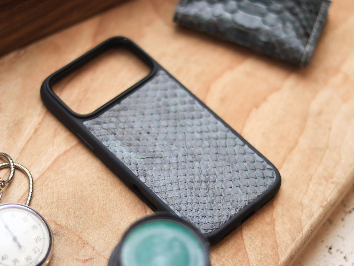 IRIDIUM GREY PYTHON SKIN MAGSAFE CASE