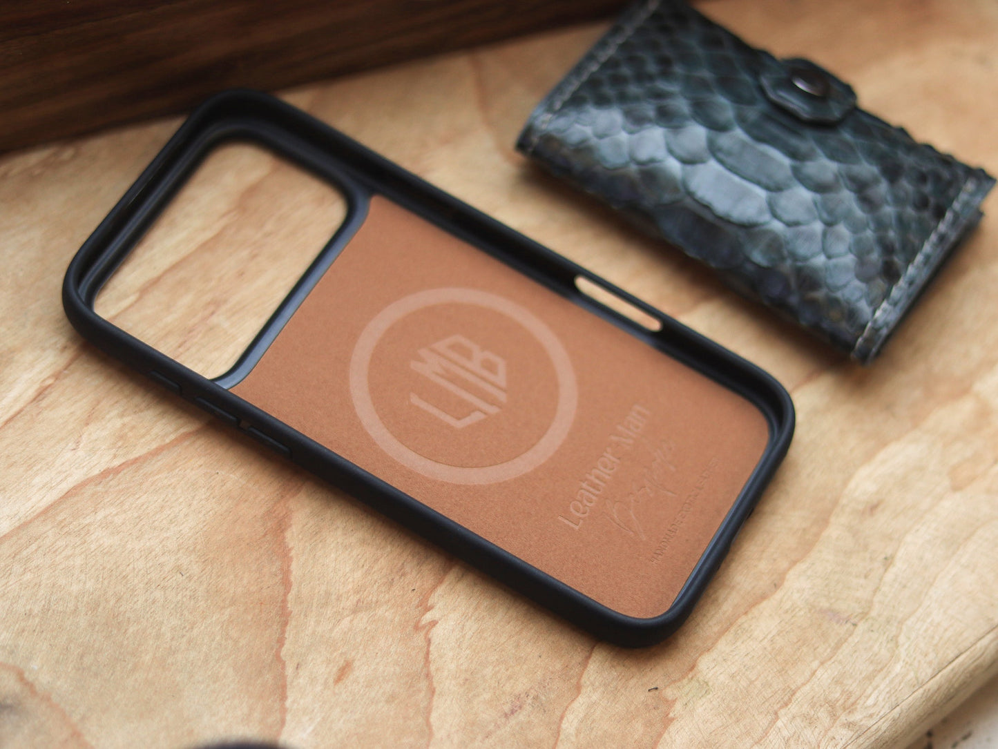 IRIDIUM GREY PYTHON SKIN MAGSAFE CASE
