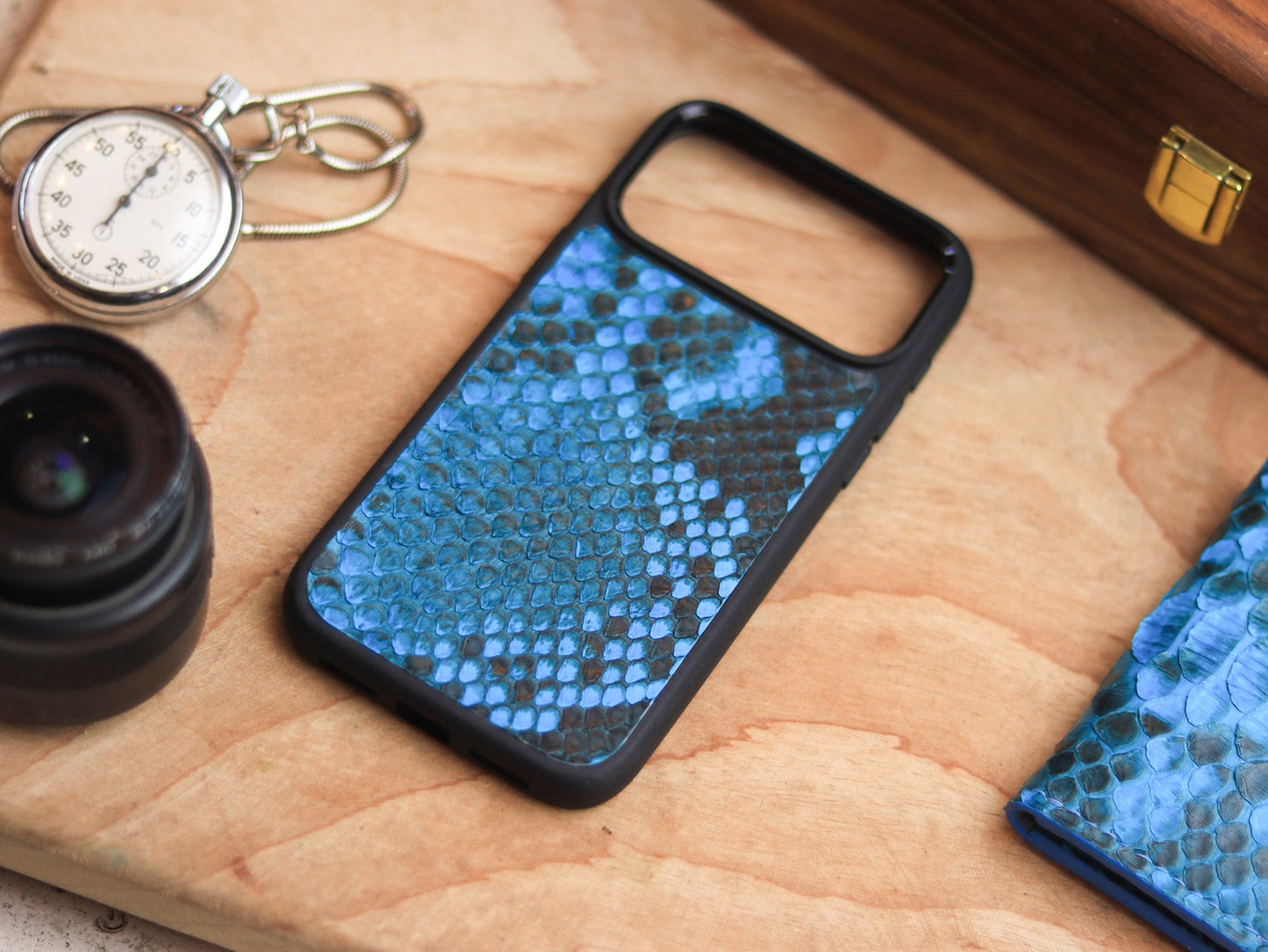 CERULEAN BLUE PYTHON SKIN MAGSAFE CASE