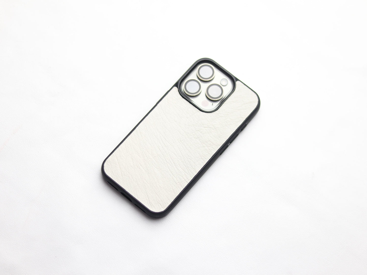 SERBING WHITE OSTRICH SKIN PHONE CASE (NON-FOLLICLE)