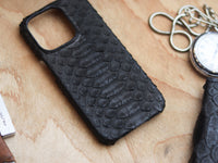 RAVEN BLACK PYTHON SKIN 360° MAGSAFE CASE