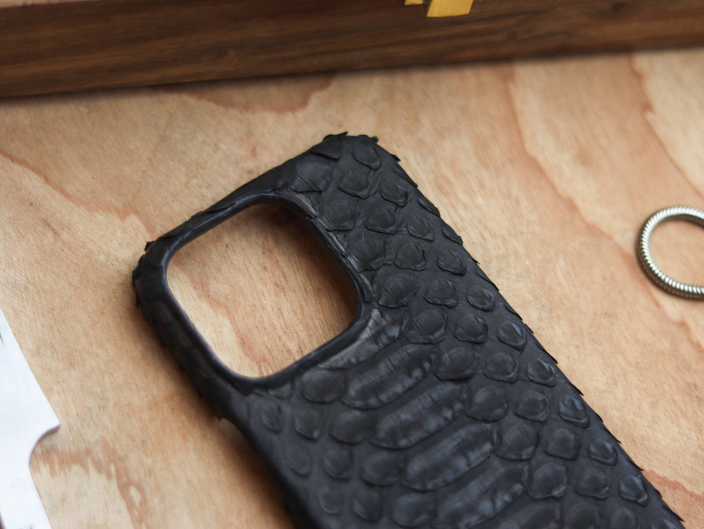 RAVEN BLACK PYTHON SKIN 360° MAGSAFE CASE