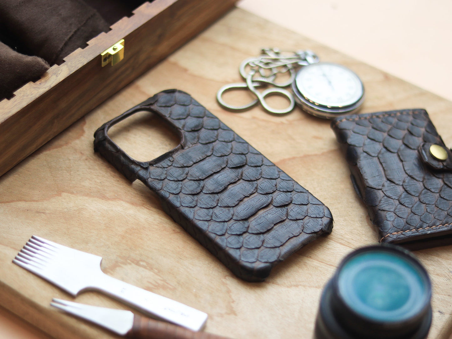 PECAN BROWN PYTHON SKIN 360° MAGSAFE CASE