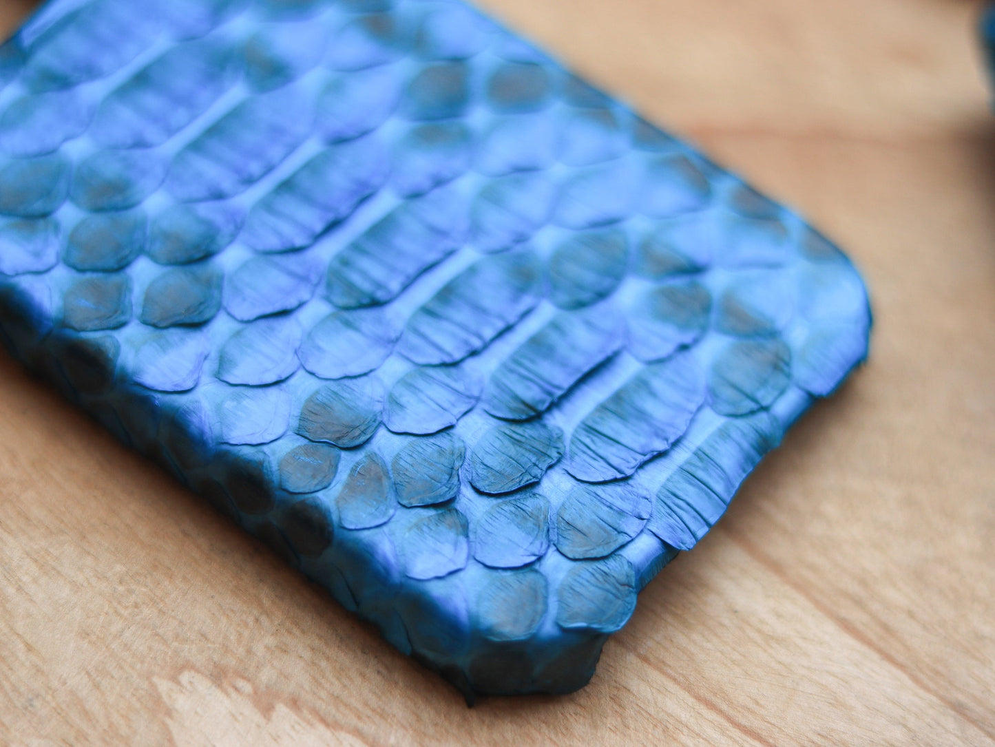 CERULEAN BLUE PYTHON SKIN 360° MAGSAFE CASE