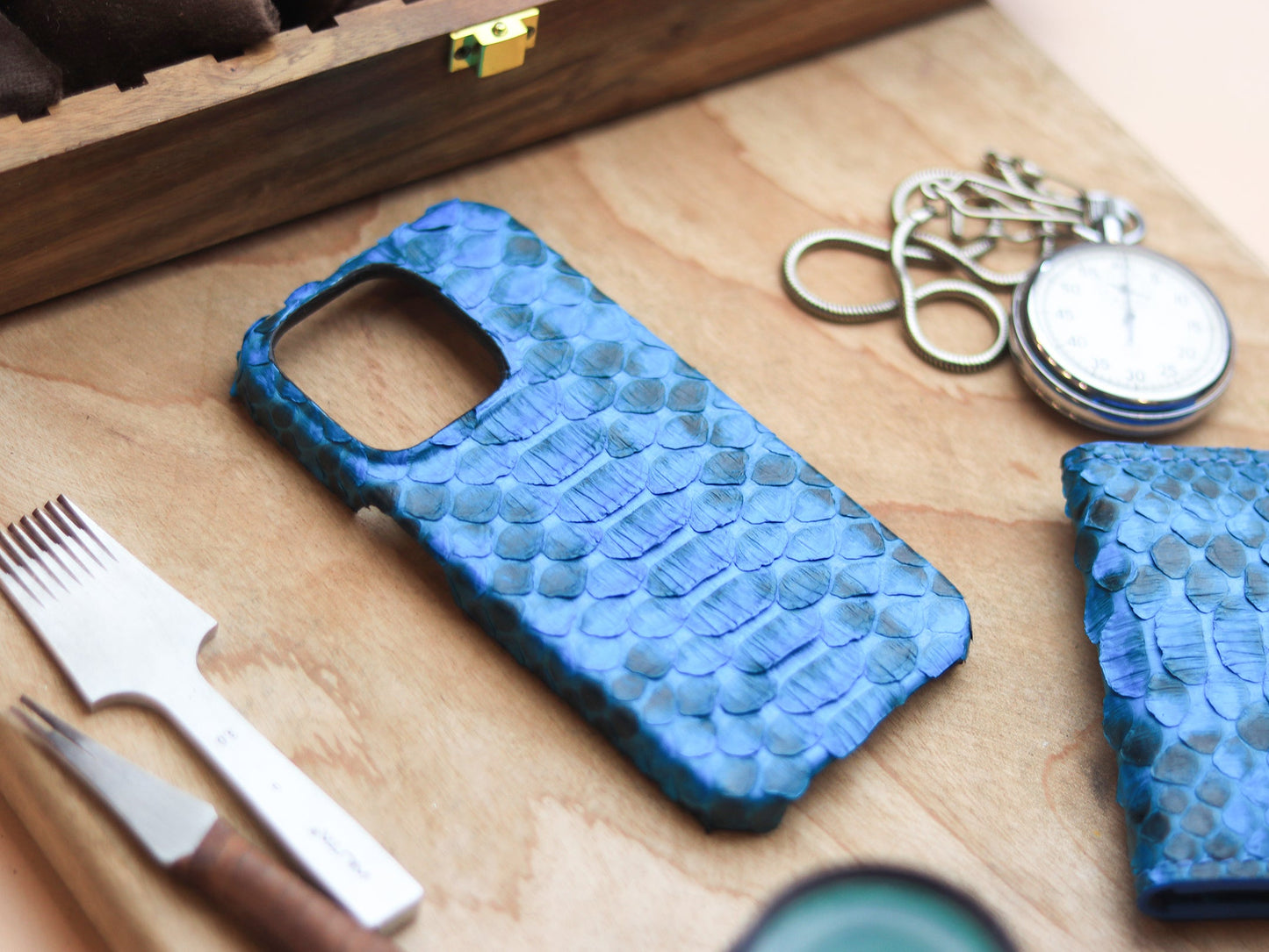 CERULEAN BLUE PYTHON SKIN 360° MAGSAFE CASE