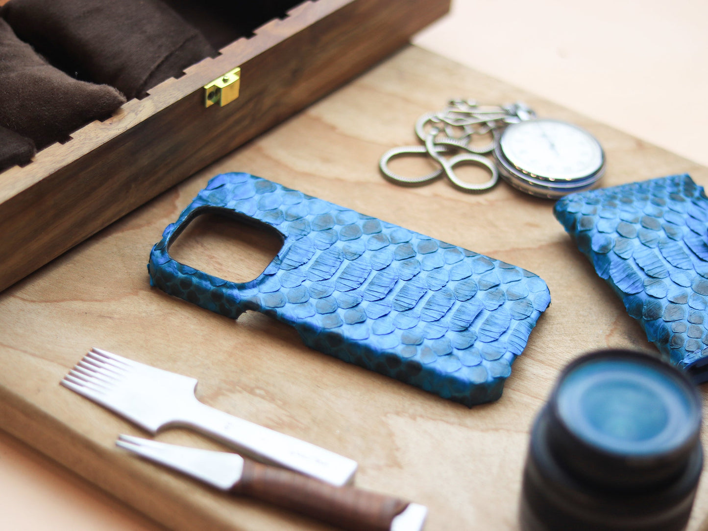 CERULEAN BLUE PYTHON SKIN 360° MAGSAFE CASE