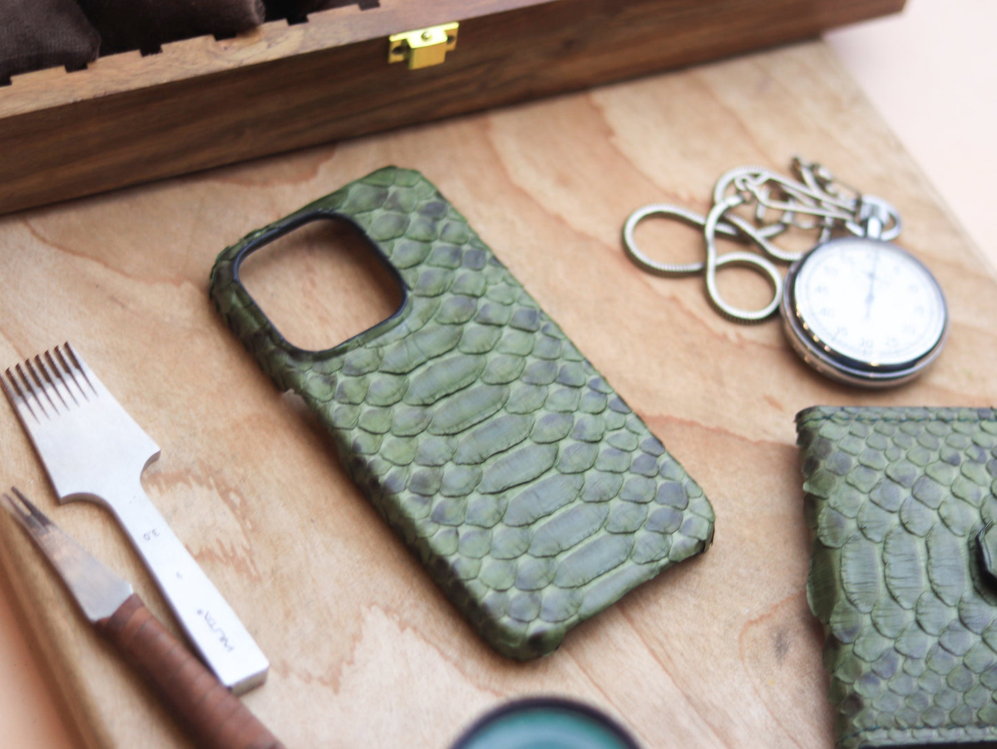 JUNIPER GREEN PYTHON SKIN 360° MAGSAFE CASE