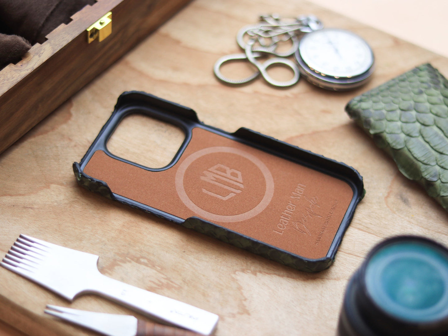 JUNIPER GREEN PYTHON SKIN 360° MAGSAFE CASE