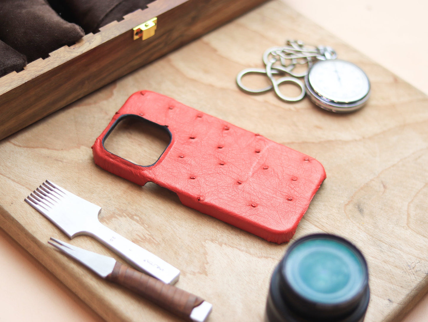 CLASSIC RED OSTRICH SKIN 360° MAGSAFE CASE