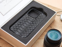 RAVEN BLACK PYTHON SKIN 360° MAGSAFE CASE
