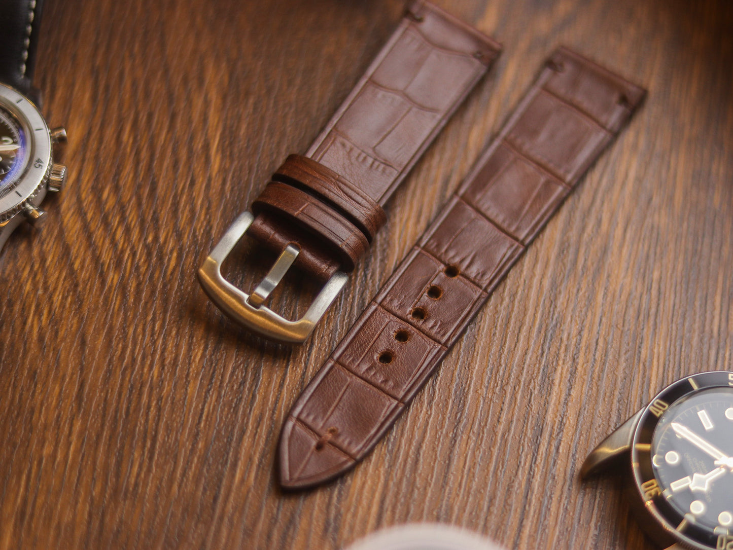 BROWN CROCO HAND-CRAFTED WATCH STRAPS - MINIMAL STITCHED