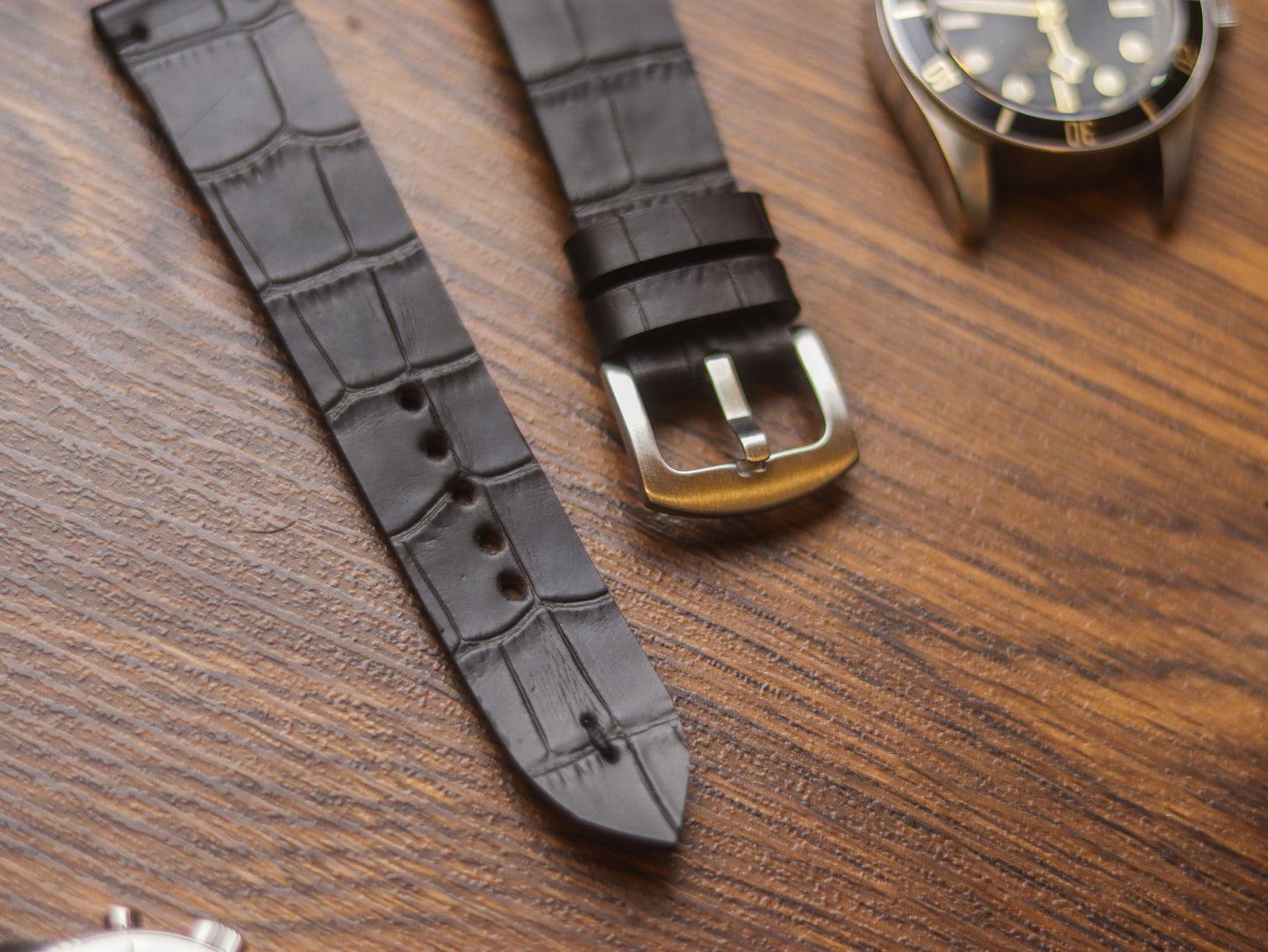 BLACK CROCO HAND-CRAFTED WATCH STRAPS - MINIMAL STITCHED