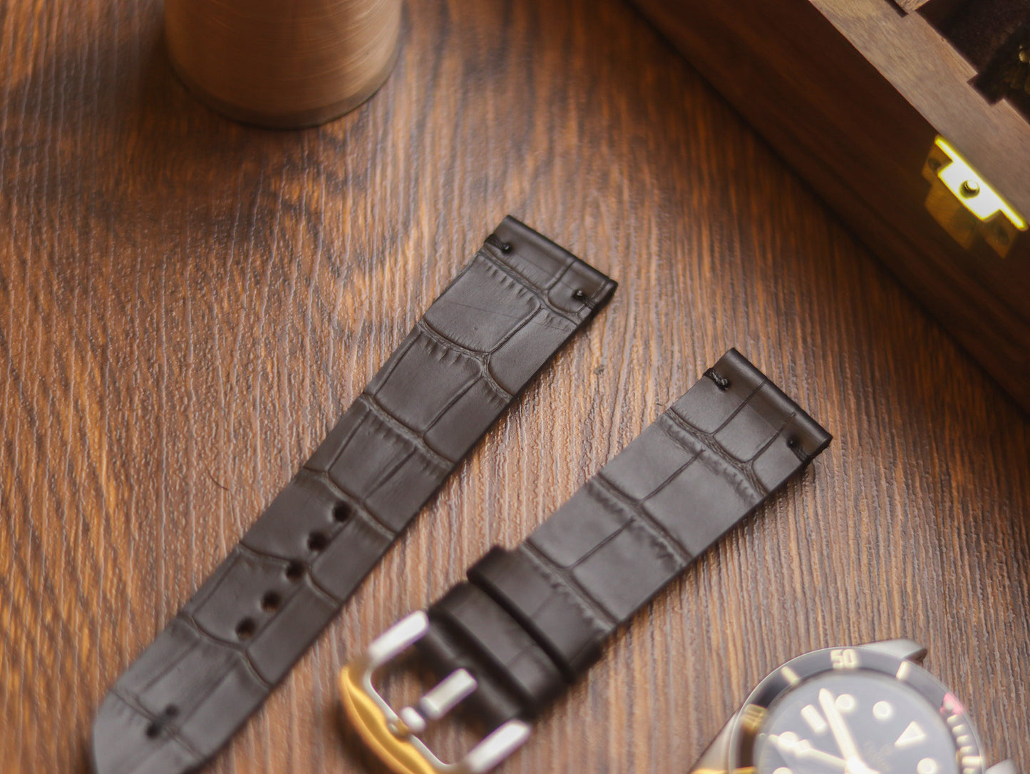 BLACK CROCO HAND-CRAFTED WATCH STRAPS - MINIMAL STITCHED