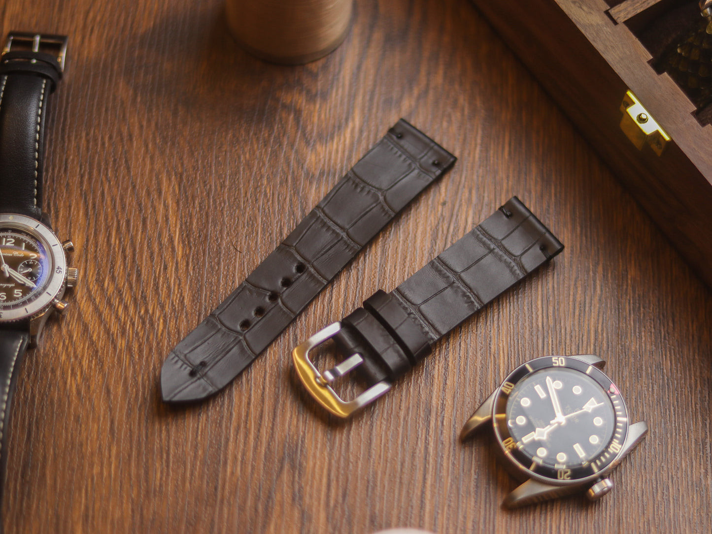 BLACK CROCO HAND-CRAFTED WATCH STRAPS - MINIMAL STITCHED