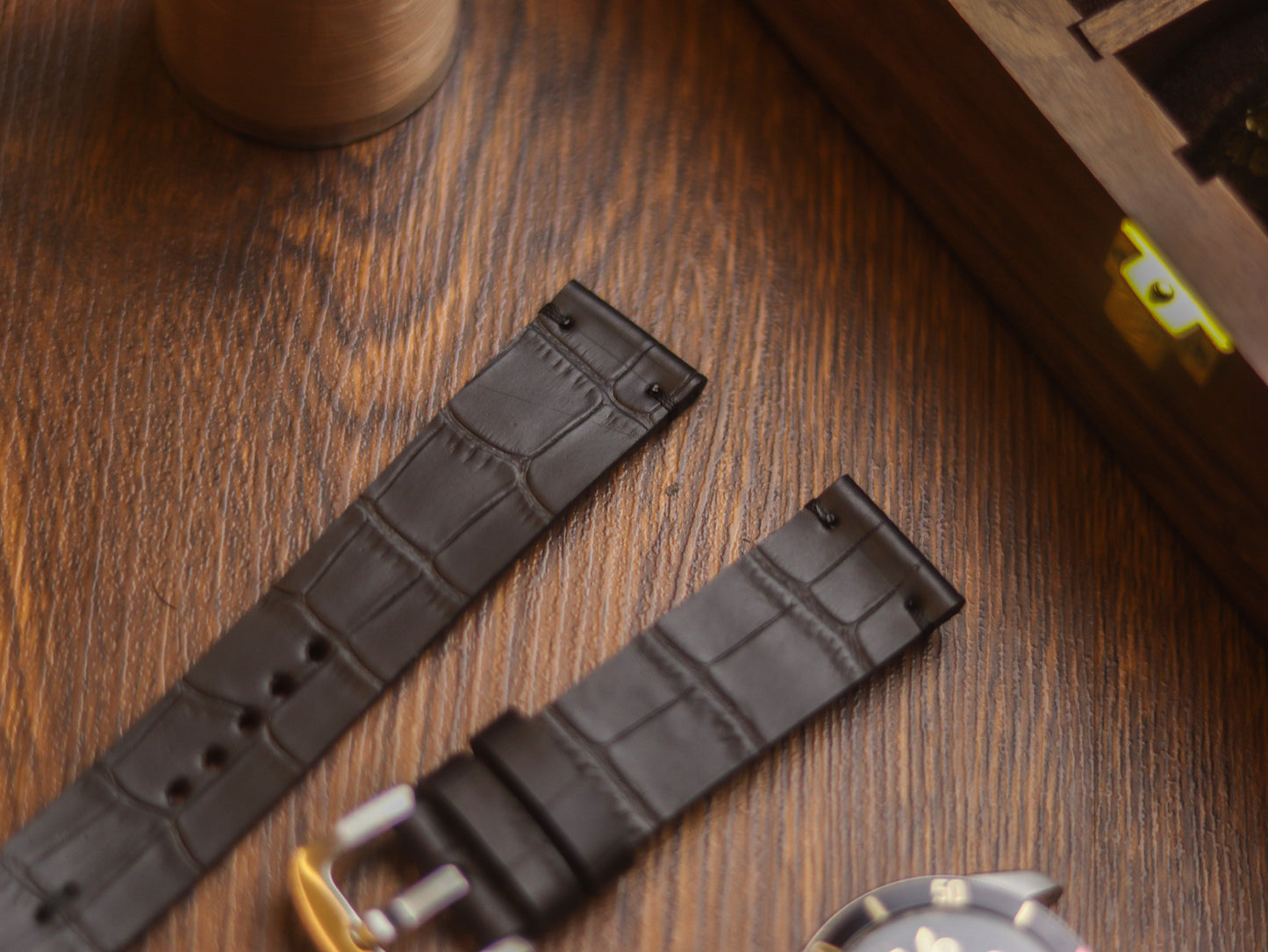 BLACK CROCO HAND-CRAFTED WATCH STRAPS - MINIMAL STITCHED