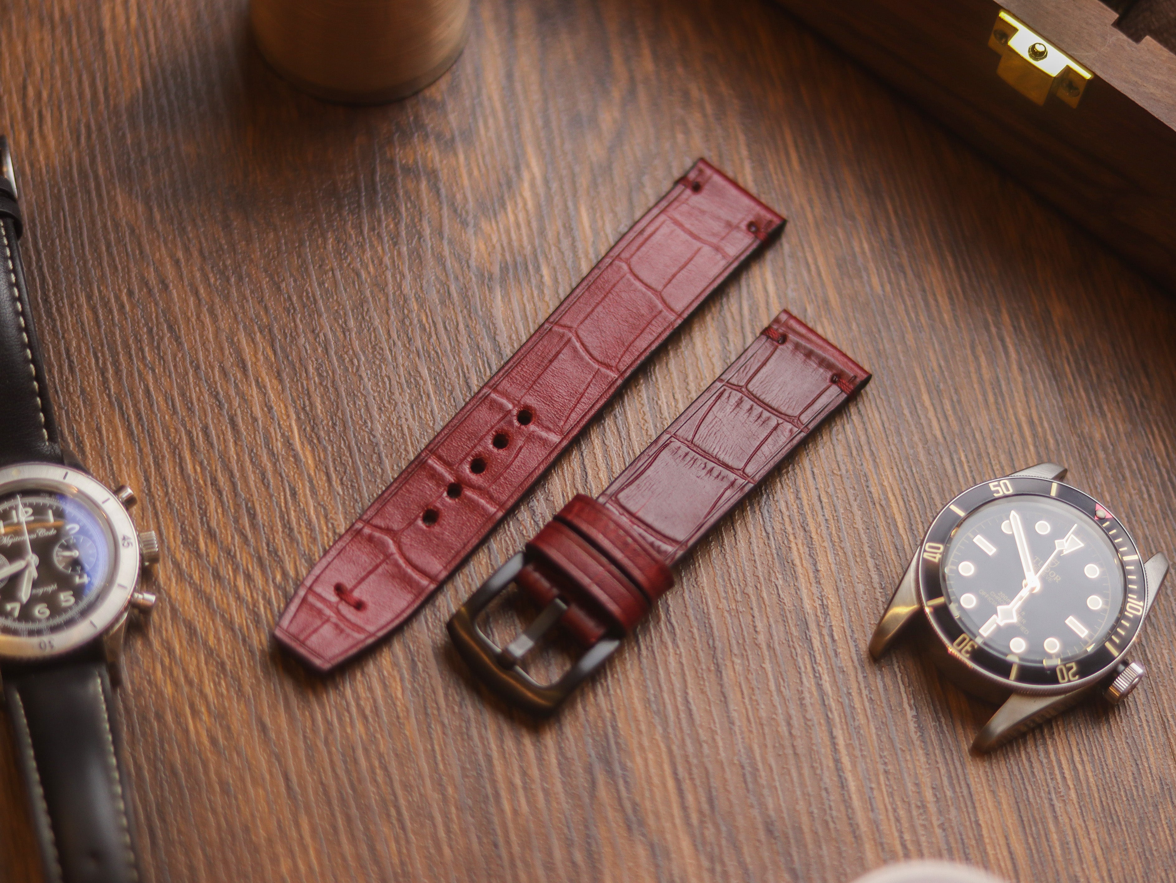 BURGUNDY CROCO HAND-CRAFTED WATCH STRAPS - MINIMAL STITCHED U-TAIL