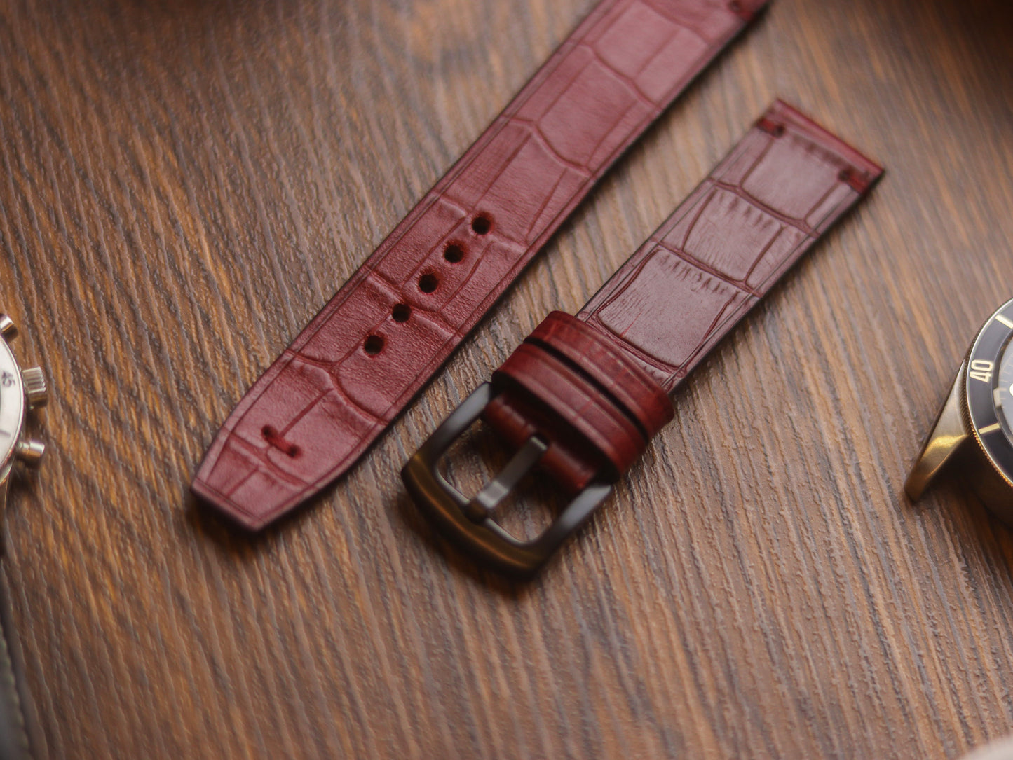 BURGUNDY CROCO HAND-CRAFTED WATCH STRAPS - MINIMAL STITCHED U-TAIL