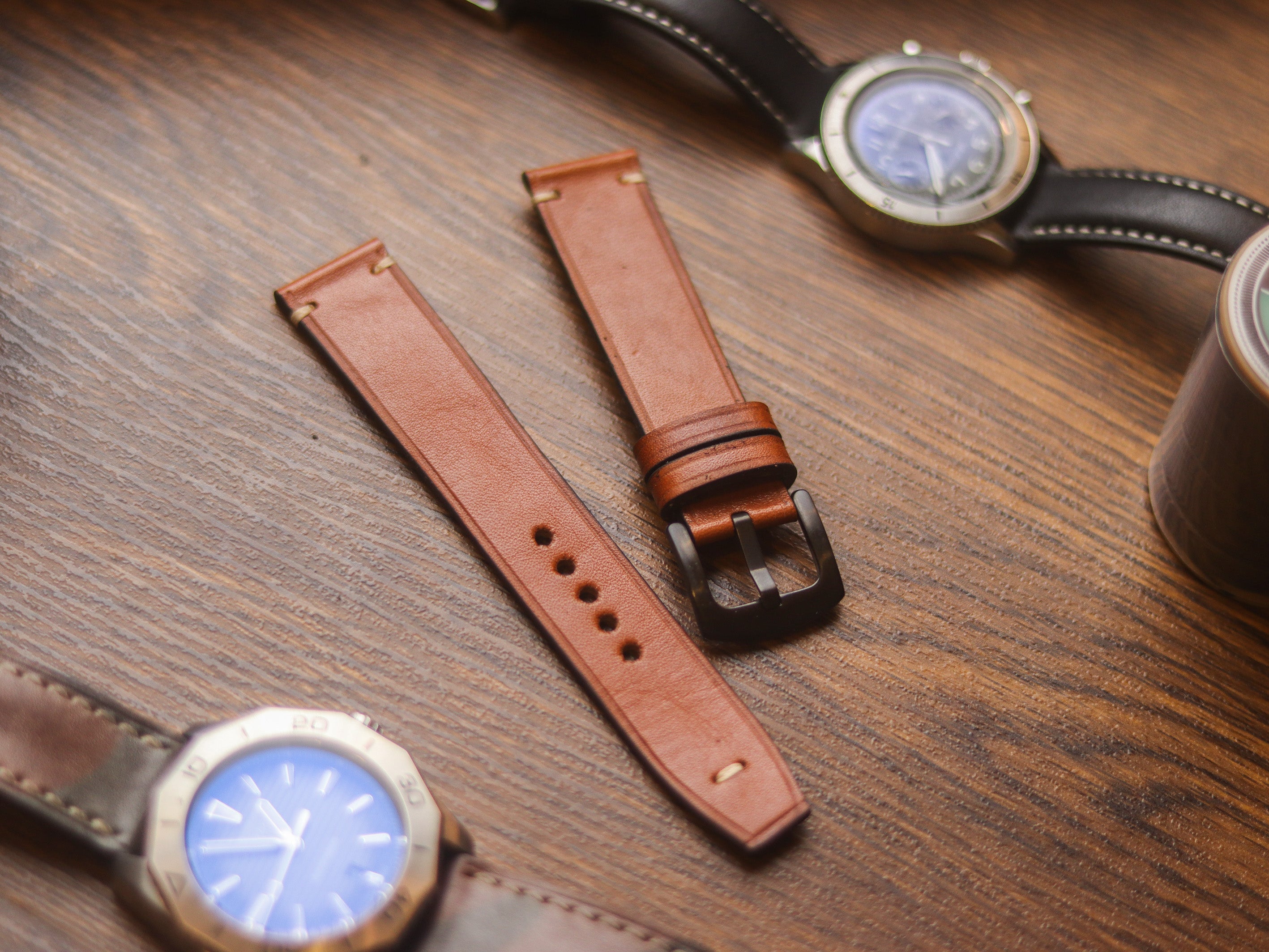 TAN BROWN HAND-CRAFTED WATCH STRAPS - MINIMAL STITCHED U-TAIL