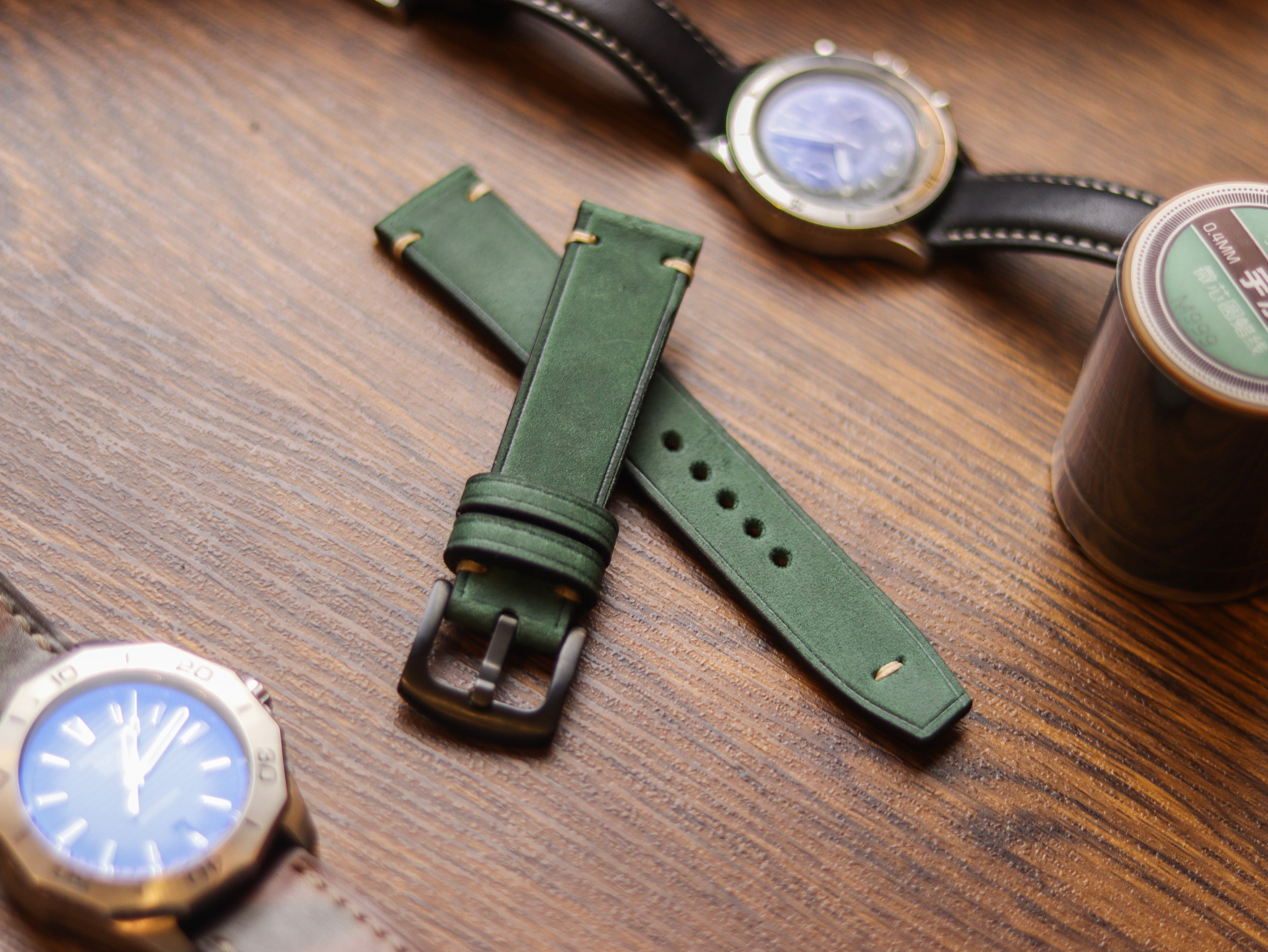 AVOCADO GREEN HAND-CRAFTED WATCH STRAPS - MINIMAL STITCHED U-TAIL