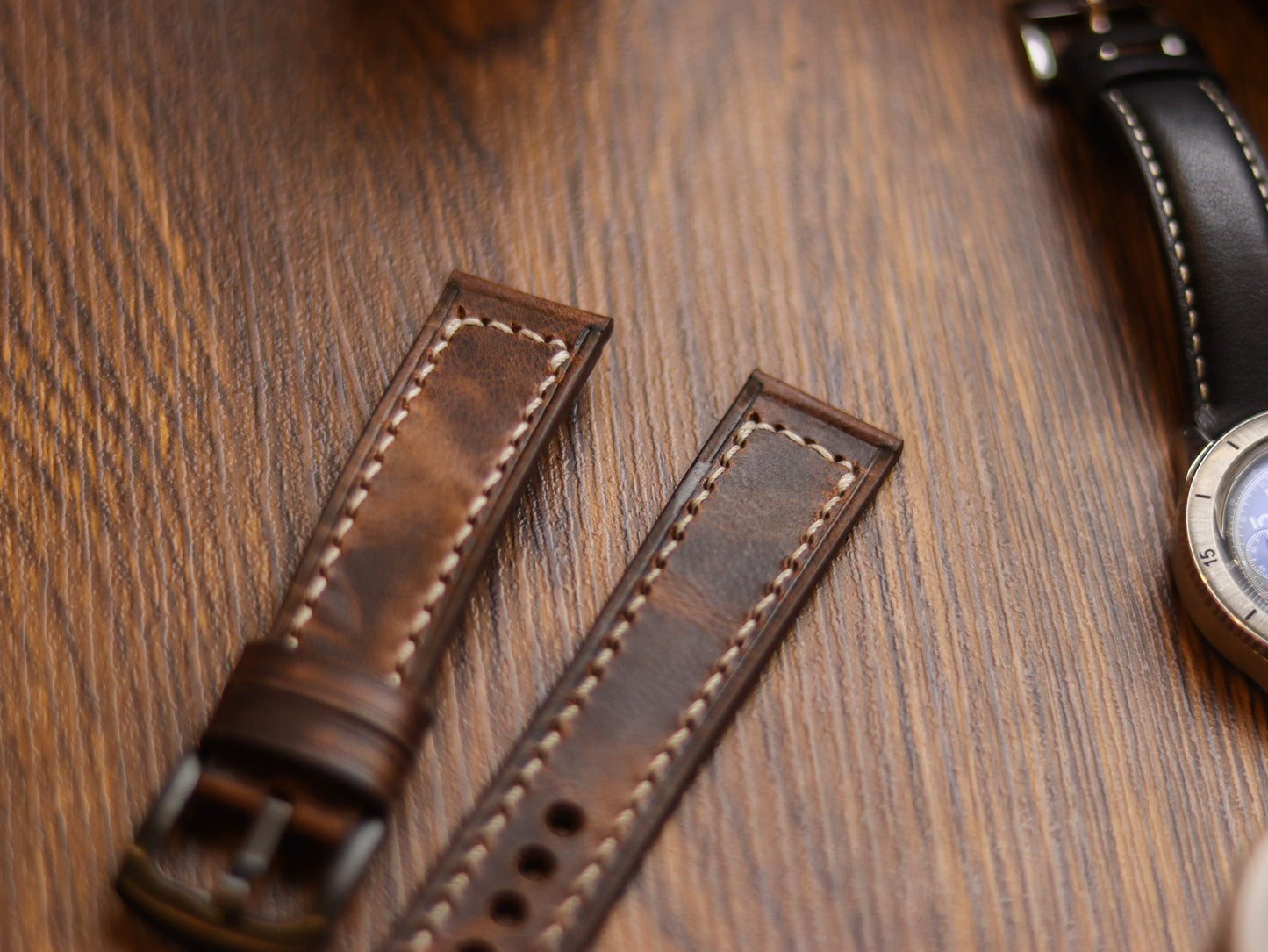 CRAZY BROWN HAND-CRAFTED WATCH STRAPS - BOX STITCHED U-TAIL