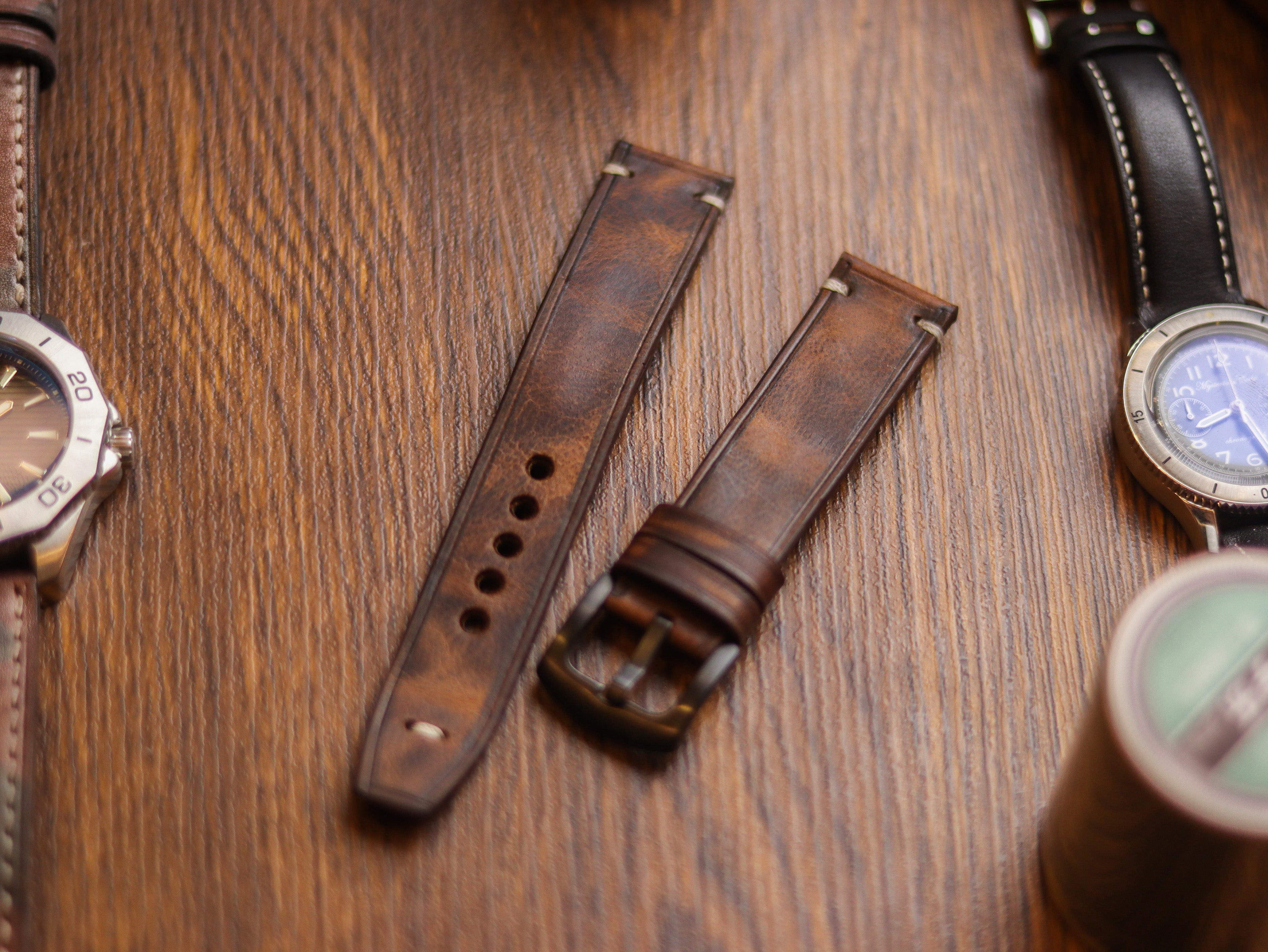 CRAZY BROWN HAND-CRAFTED WATCH STRAPS - MINIMAL STITCHED U-TAIL