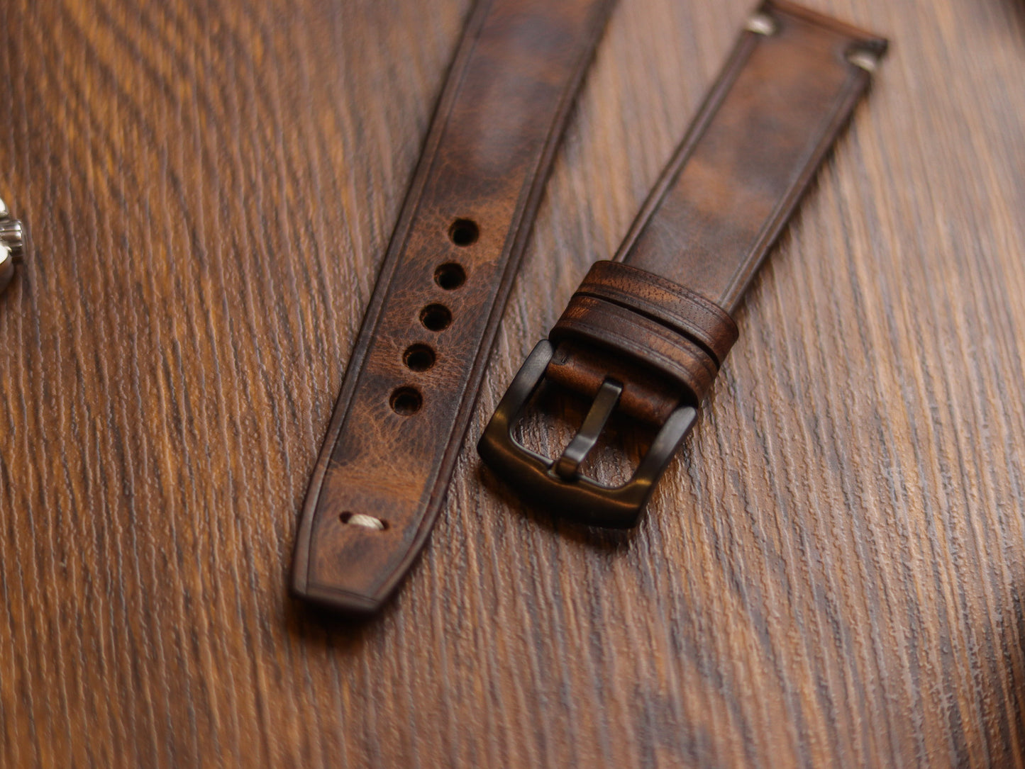 CRAZY BROWN HAND-CRAFTED WATCH STRAPS - MINIMAL STITCHED U-TAIL