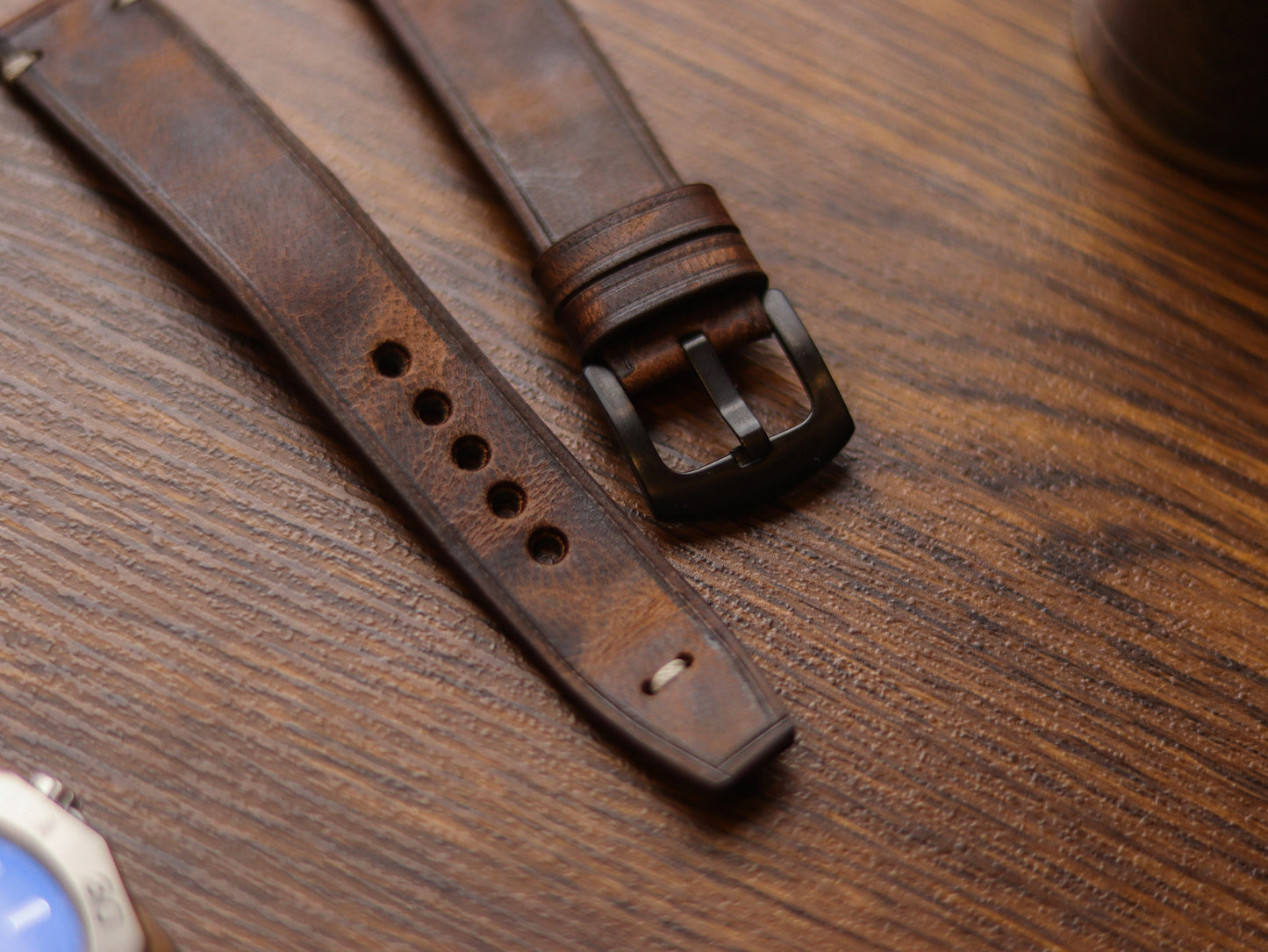 CRAZY BROWN HAND-CRAFTED WATCH STRAPS - MINIMAL STITCHED U-TAIL