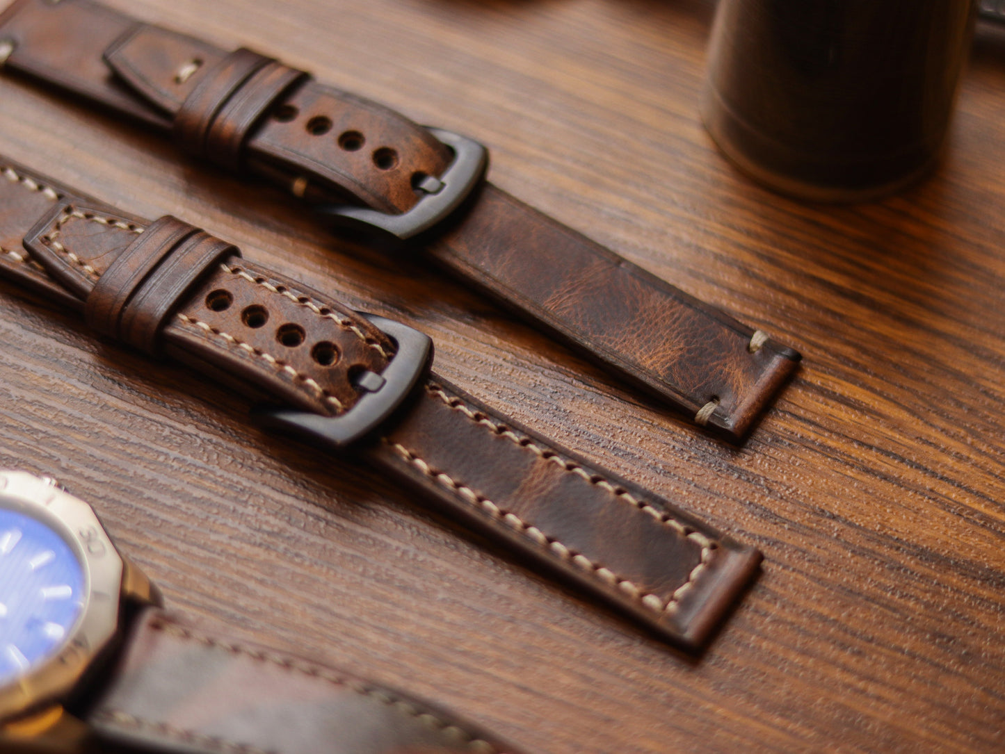 CRAZY BROWN HAND-CRAFTED WATCH STRAPS - MINIMAL STITCHED U-TAIL